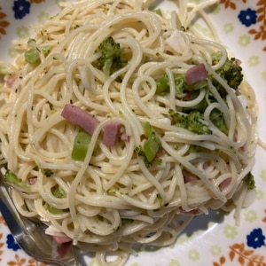 具だくさんのバター醤油パスタ